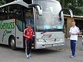 CFC-Coach Heine und Neuzugang Kehl-Gomez vor dem Mannschaftsbus