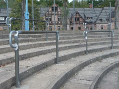 2008: Höhere Kapazität durch Henkelohren an den Wellenbrechern 2008: Höhere Kapazität durch Henkelohren an den Wellenbrechern