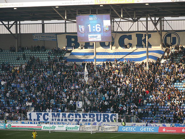 Anzeigetafel im Magdeburger Stadion zeigt 1:6