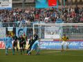 CFC - SV Wehen Wiesbaden 1:1 | Innenverteidiger Bankert in der Offensive.